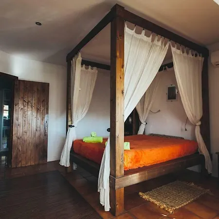 Villa Entre Olivos: Very Charming 18 Sleepers Sant Pere De Ribes