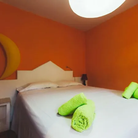 Entre Olivos: Very Charming 18 Sleepers