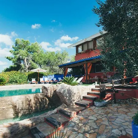 Entre Olivos: Very Charming 18 Sleepers