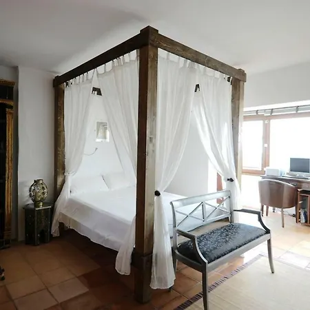 Entre Olivos: Very Charming 18 Sleepers Sant Pere De Ribes