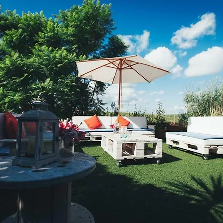 Entre Olivos: Very Charming 18 Sleepers Villa