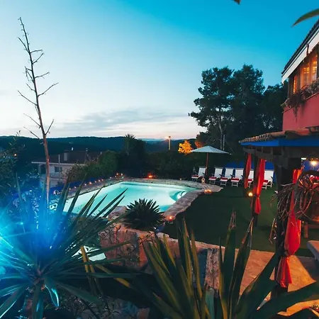 Entre Olivos: Very Charming 18 Sleepers Villa
